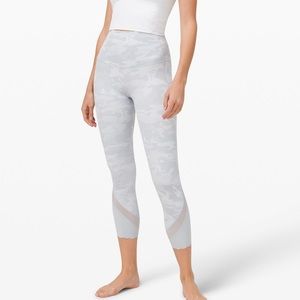 NWT : Lululemon Wunder Under HR Crop 23”, Size 6